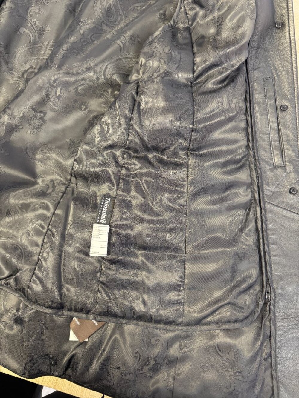 Danier black leather jacket - Picture 5 of 7